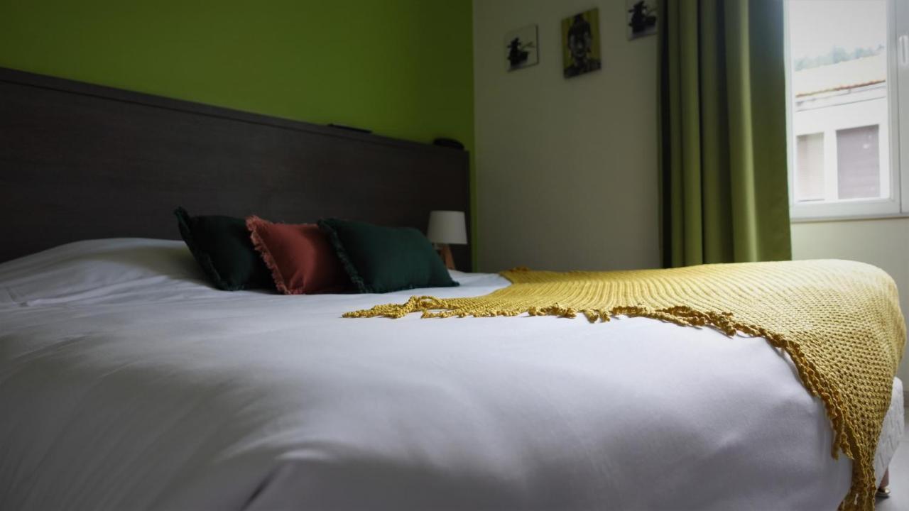 Hotel-Restaurant Des Voyageurs Le Cheylard المظهر الخارجي الصورة